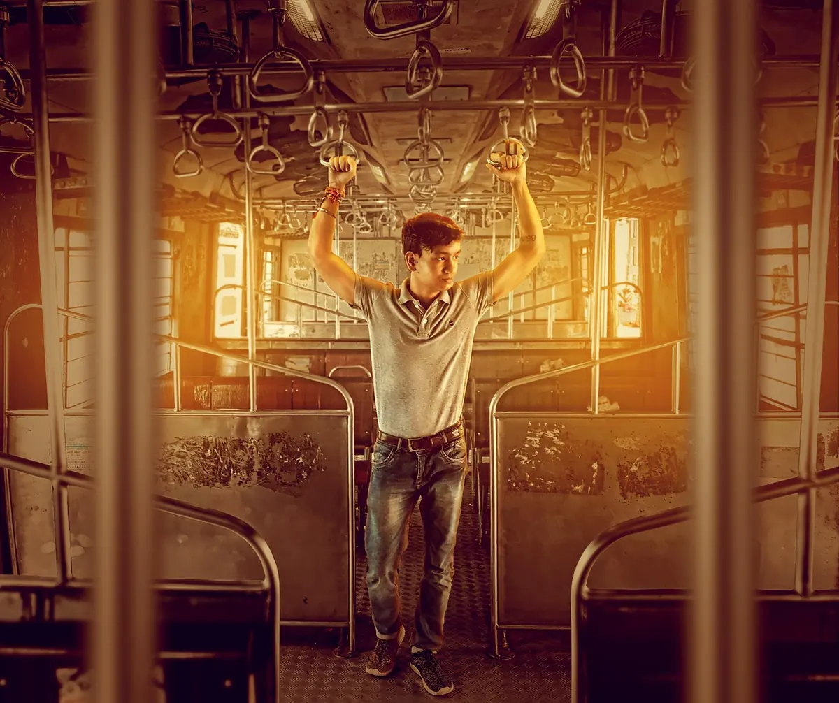 Commuter Back Care: Protecting Your Spine on UK Trains, Tubes and Buses
